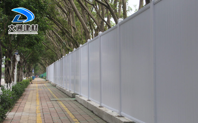 深圳大通建材有限公司,安裝PVC施工圍擋對建筑工地有哪些好處?